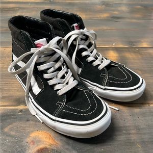 Women’s Sk8 Hi High top old skool Vans black and white